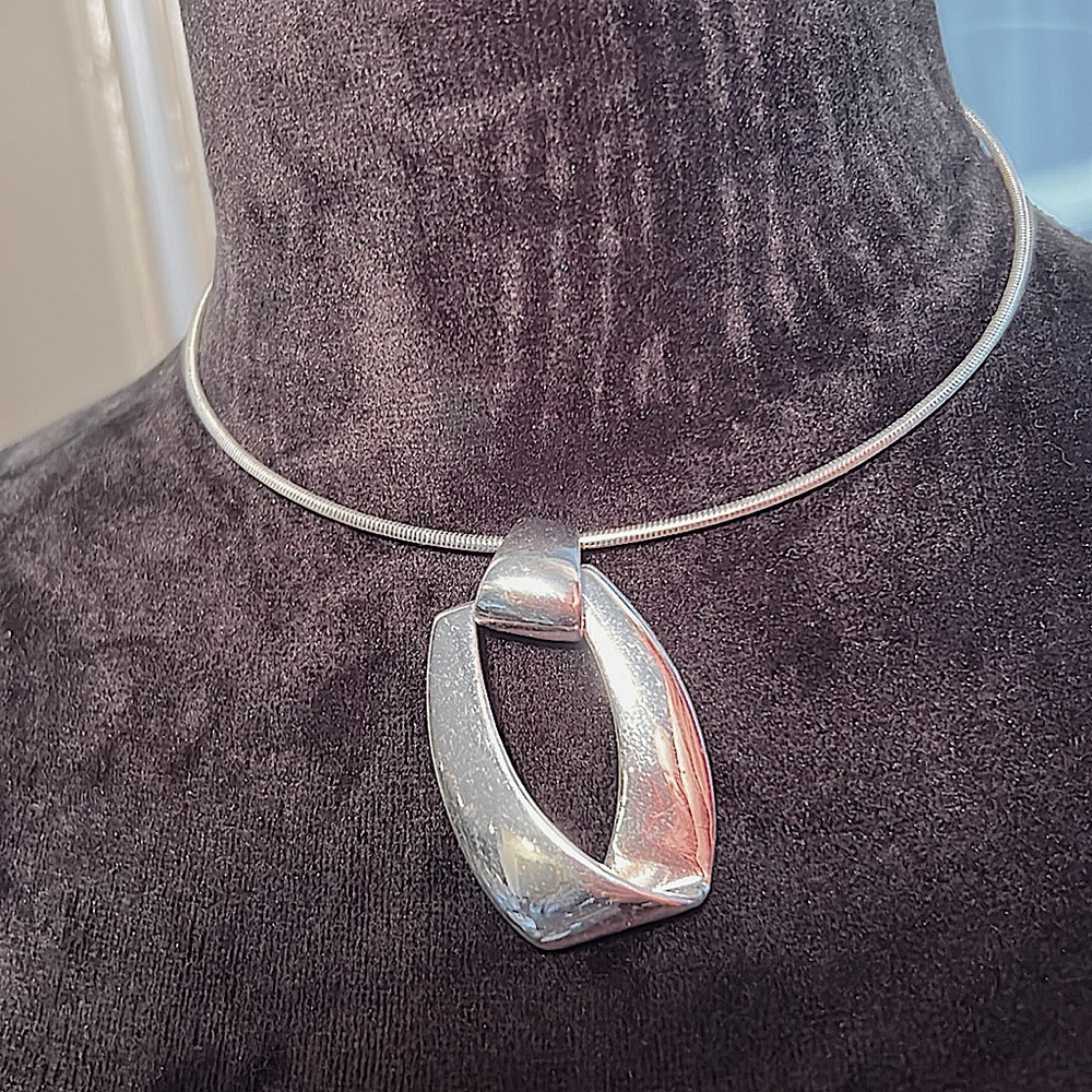 Silver Liz Claiborne Liz & Co Coil Collar Necklace with Pendant 15" jewelry - Picture 12 of 13